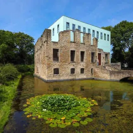 Suburban Jungle Appartement